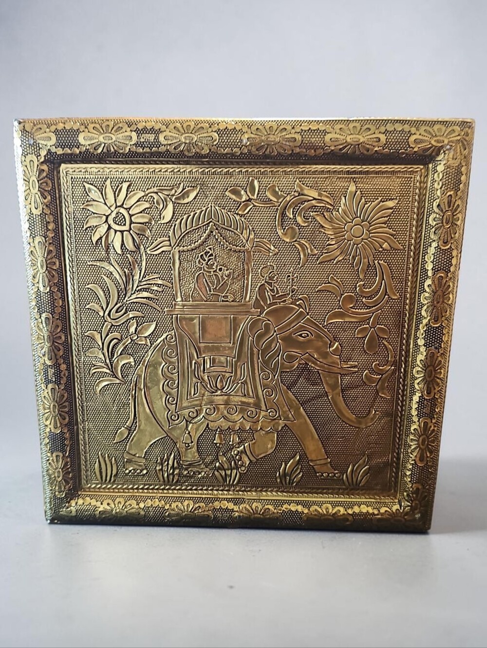 Sassified Boutique Nwr Gold Elephant Jewelry Box/ Storage Box.